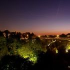 neue Brücke in Luxemburg Stadt bei Sonnenuntergang