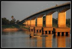 Neue Brücke über den Mekong