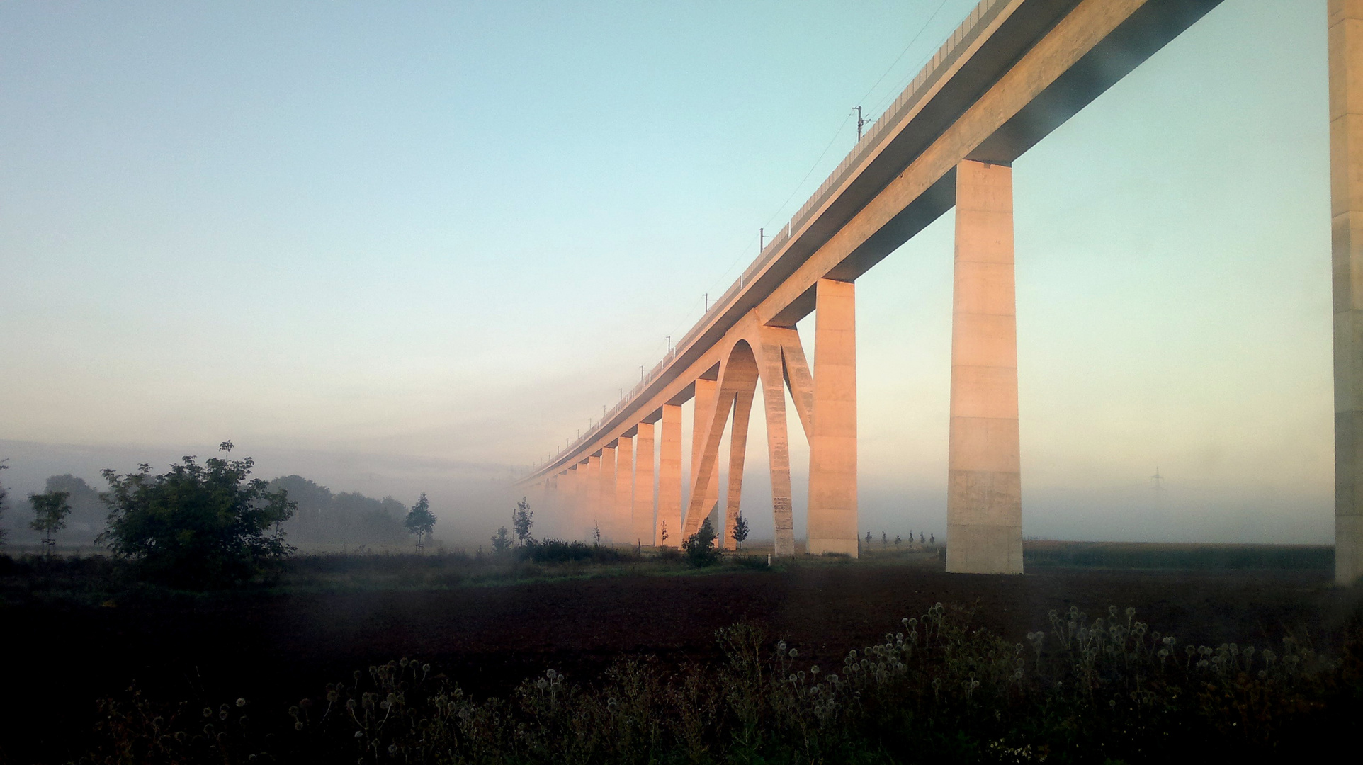Neue Eisenbahnbrücke bei Nebra
