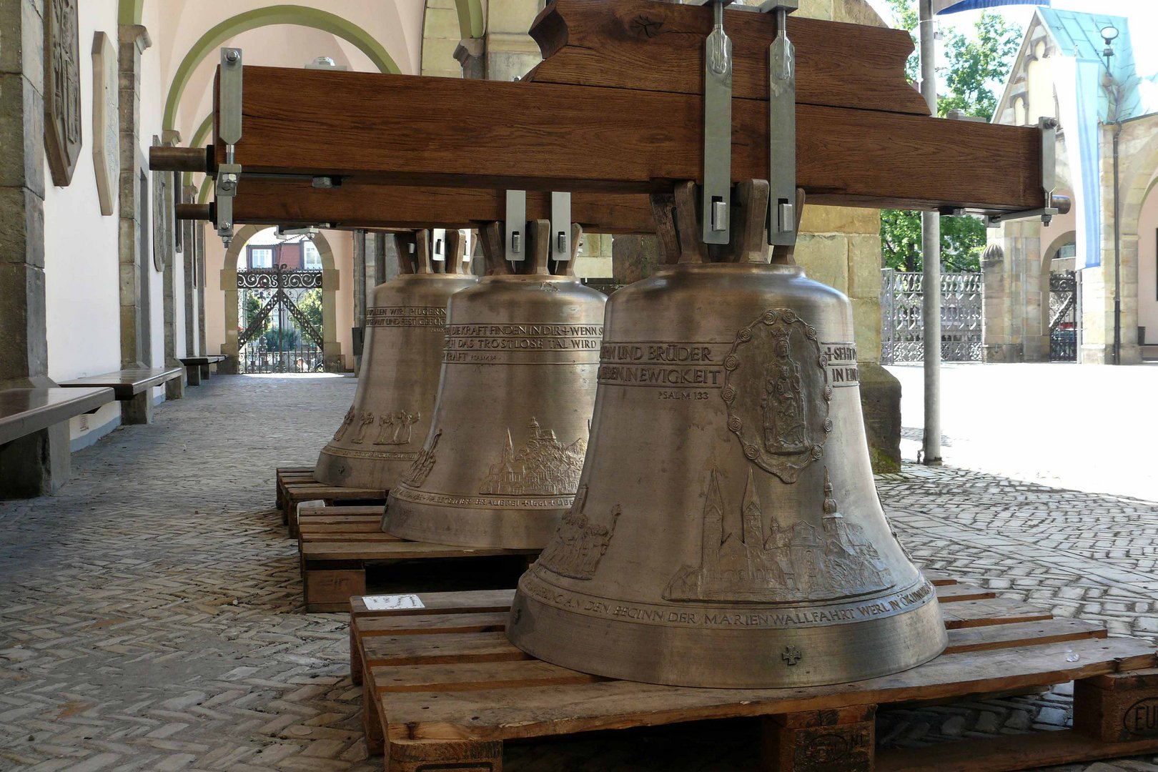 Neue Glocken für die Basilika Foto & Bild | architektur, sakralbauten