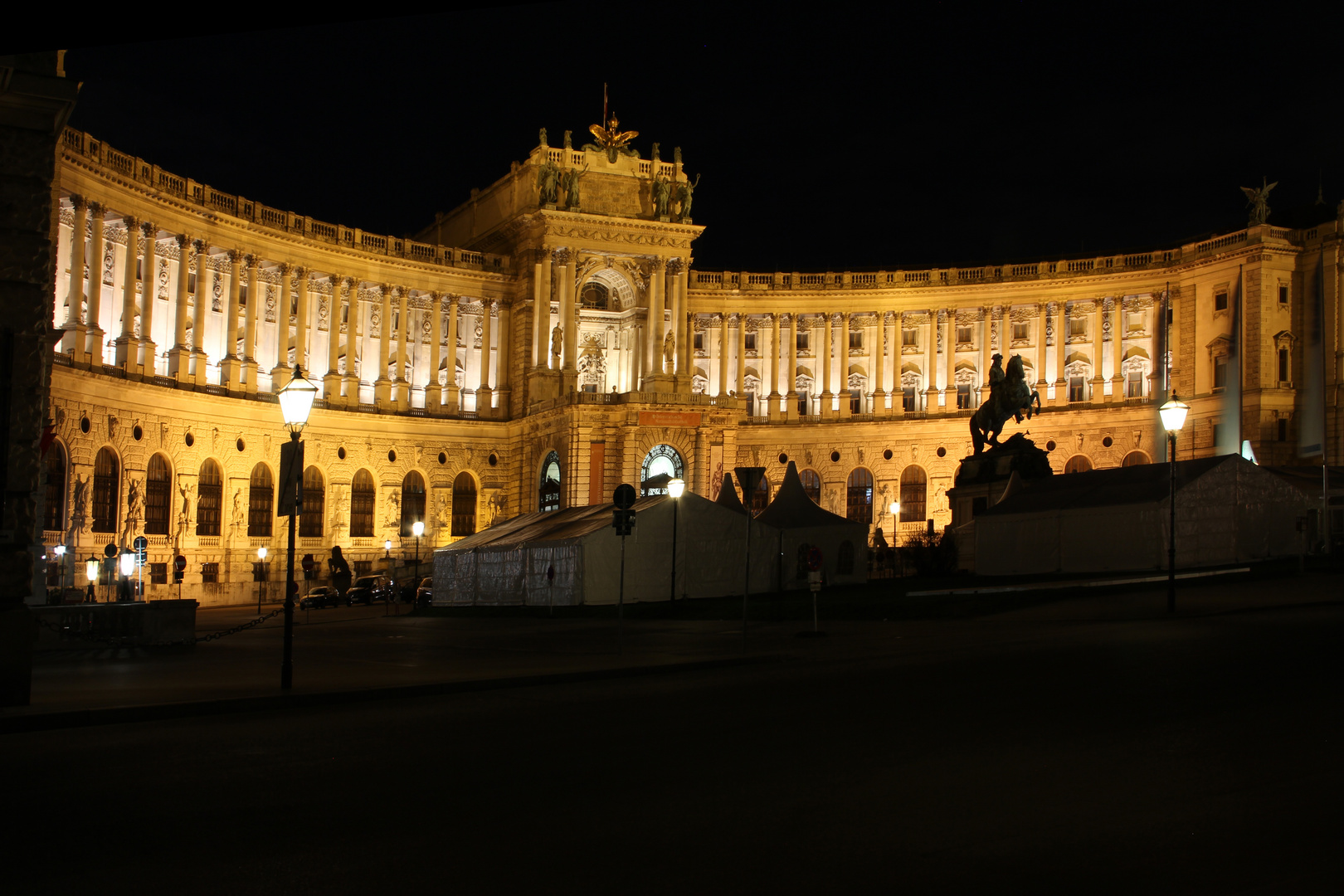 Neue Hofburg bei Nacht