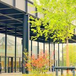 Neue Nationalgalerie mit Sony-Zentrum-Spiegelung in Berlin