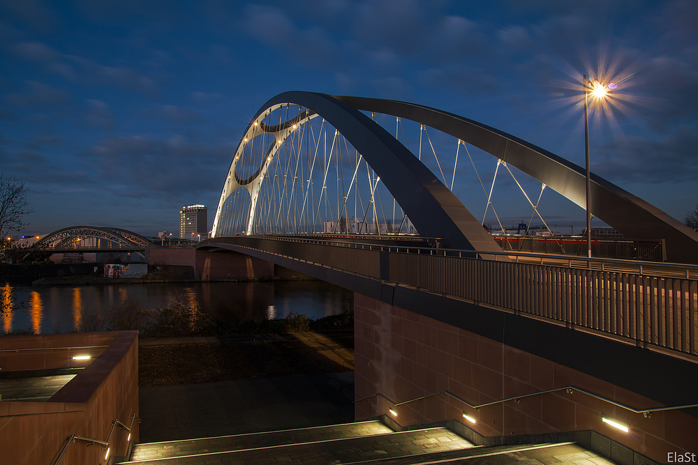 NEUE OSTHAFENBRÜCKE