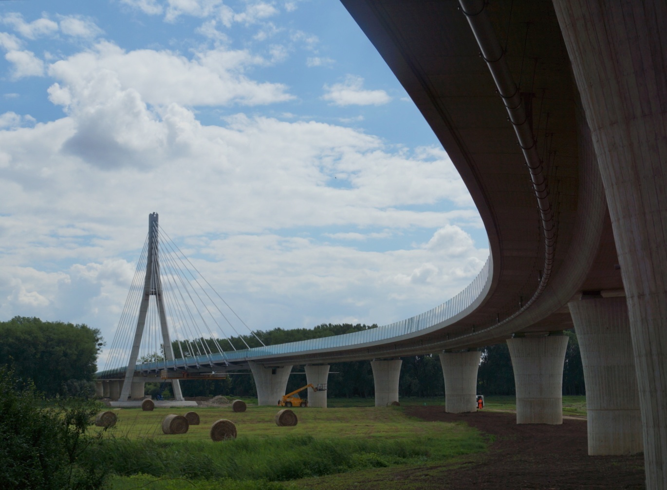 neue Pylonbrücke in Schlönebeck/E. über die Elbe