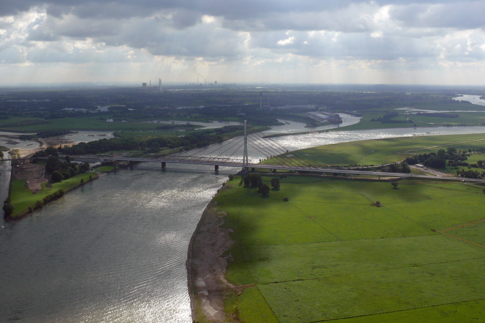 neue Rheinbrücke bei Wesel