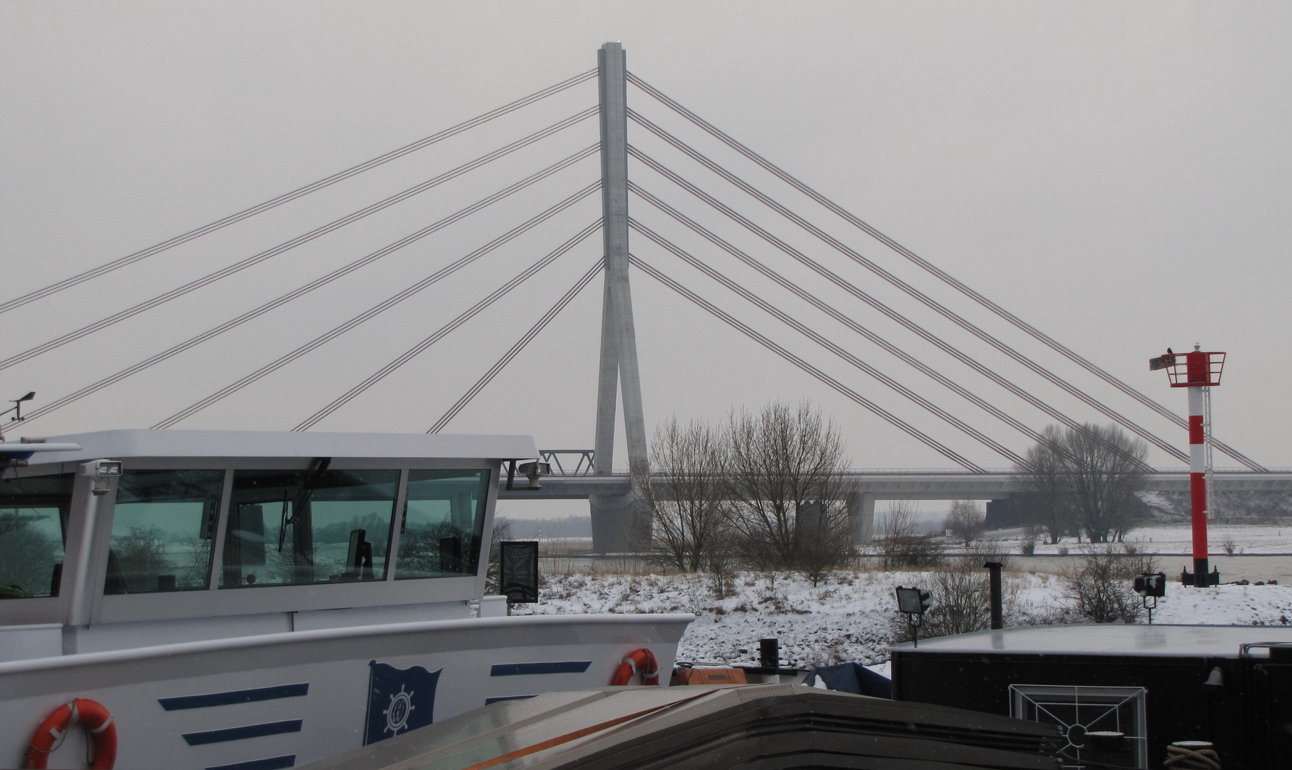 Neue Rheinbrücke bei Wesel