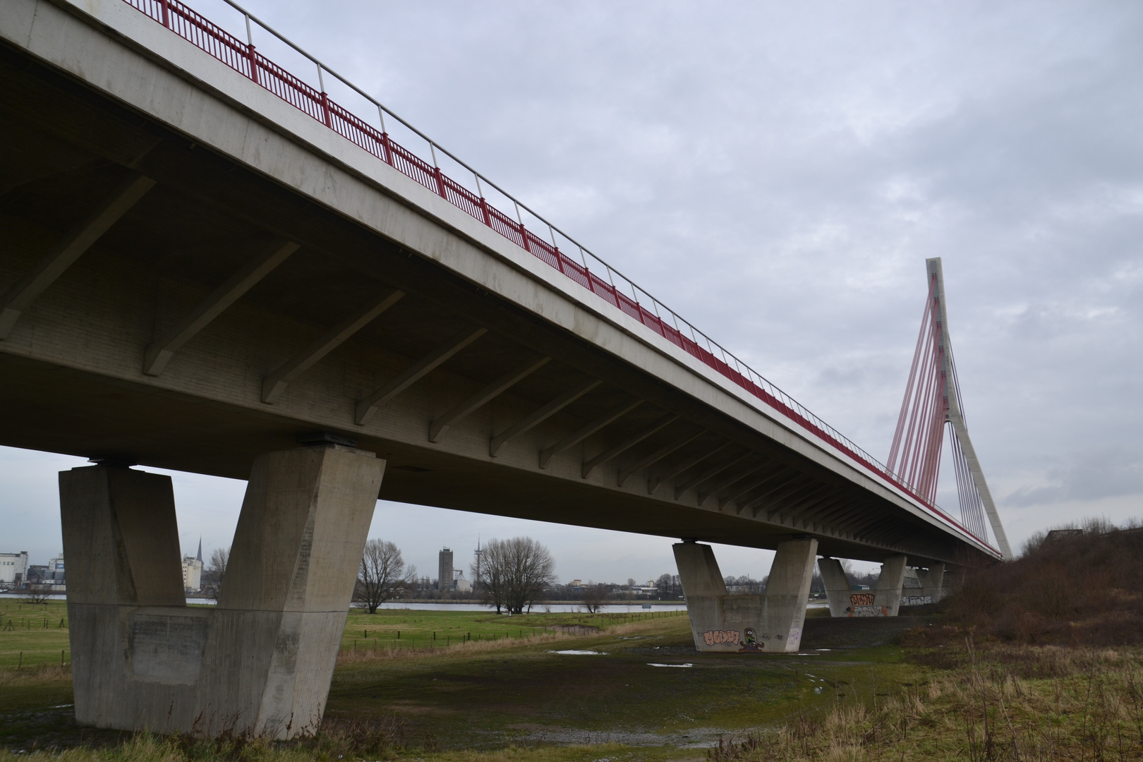 Neue Rheinbrücke in Wesel