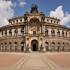 Neue Version. Die Dresdner Semperoper ...(erstes Foto war nicht gerade).