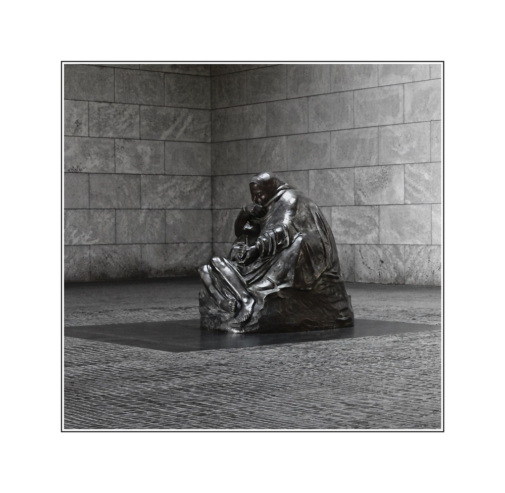 NEUE WACHE