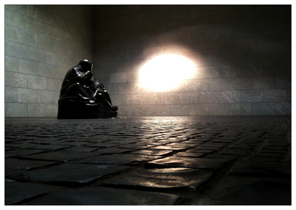 |- neue wache -|