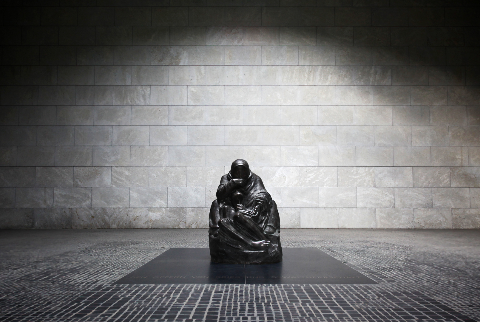 Neue Wache , Mutter mit totem Kind II