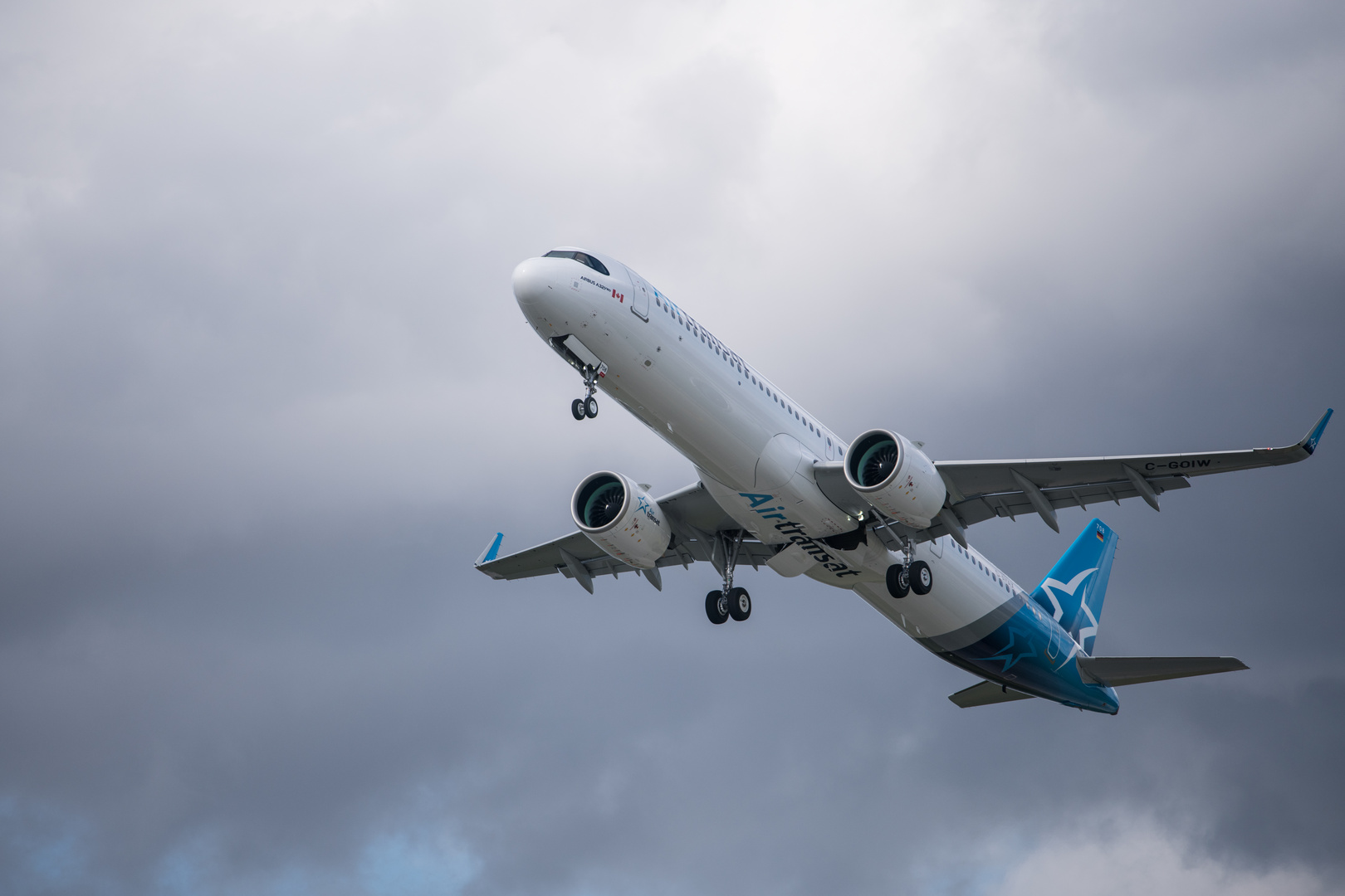 Neuer Airbus beim Start in Finkenwerder