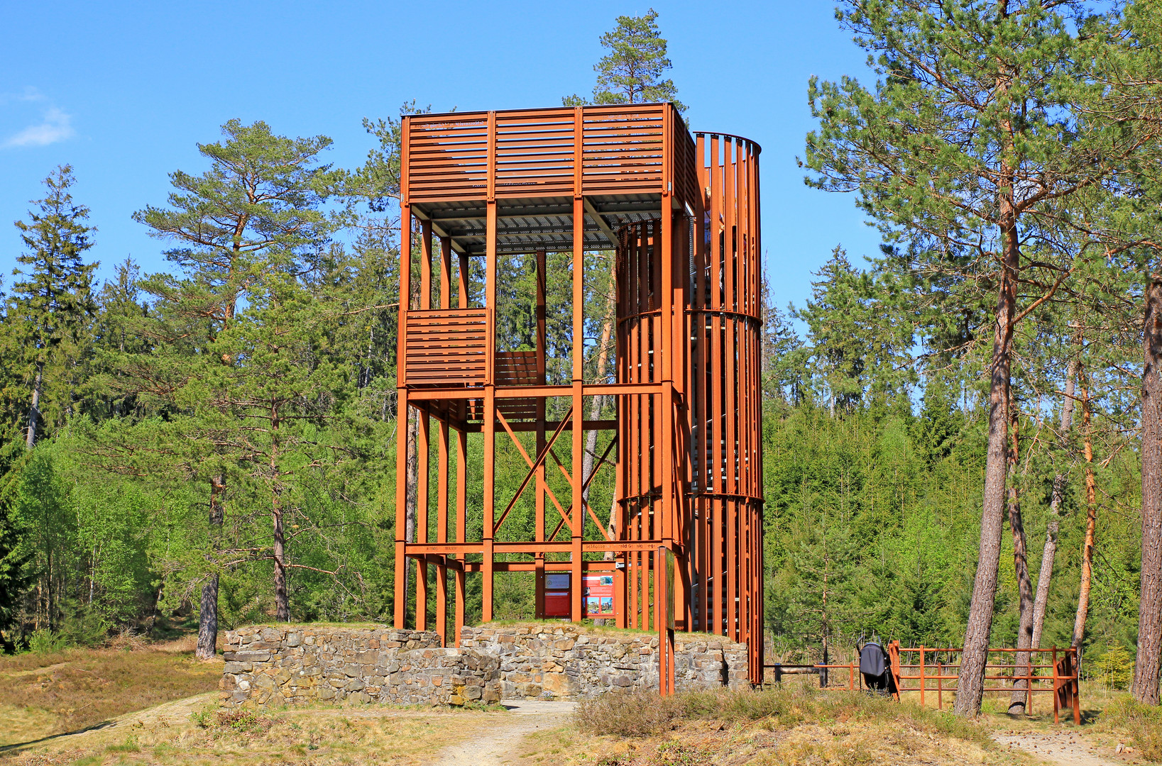 Neuer Altenbergturm auf der Bergbauwüstung Altenberg