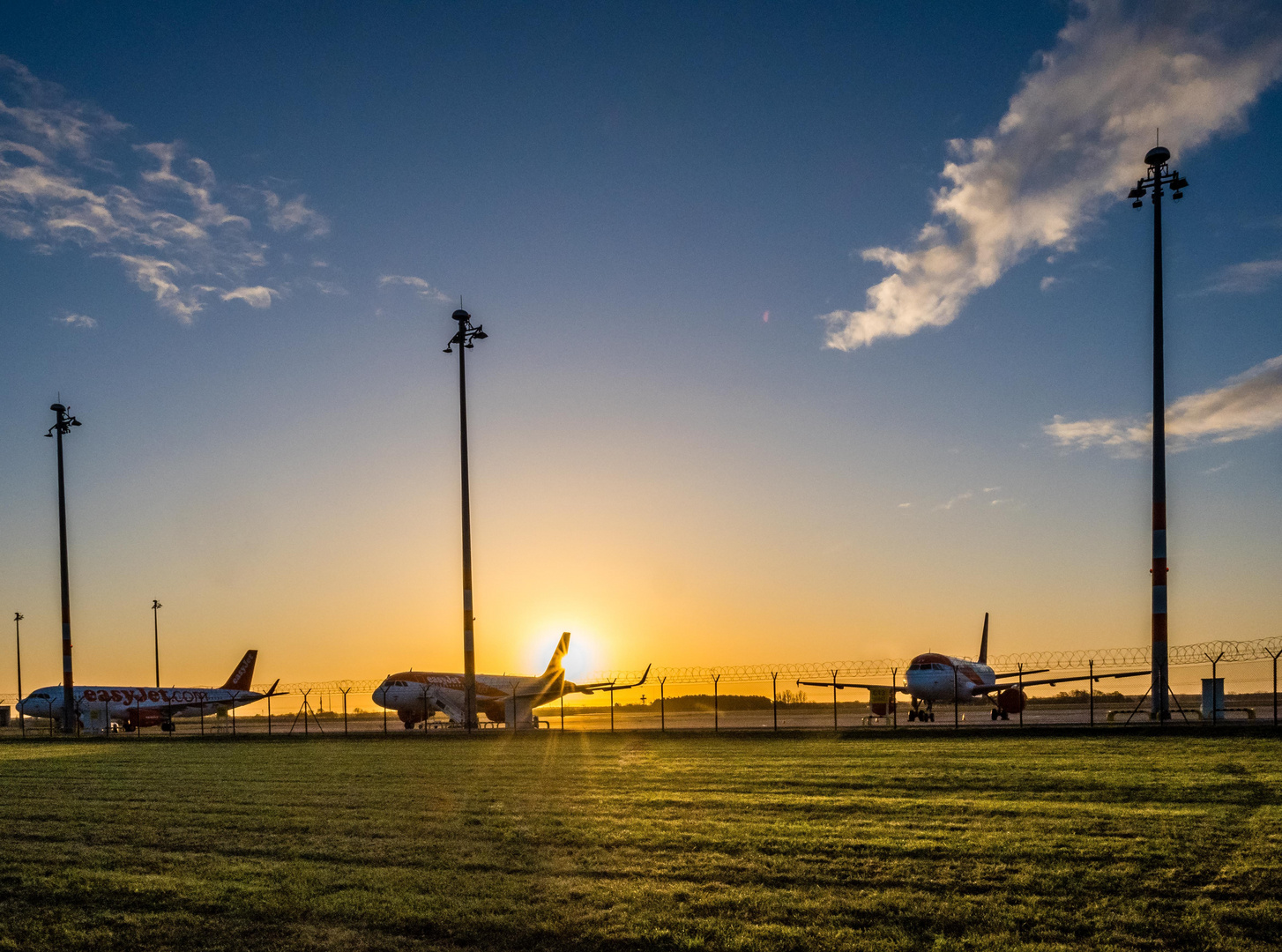 Neuer Grossflughafen BER - aber wir müssen zu Hause bleiben