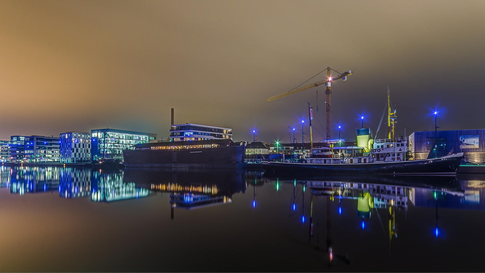 +Neuer Hafen@Night+