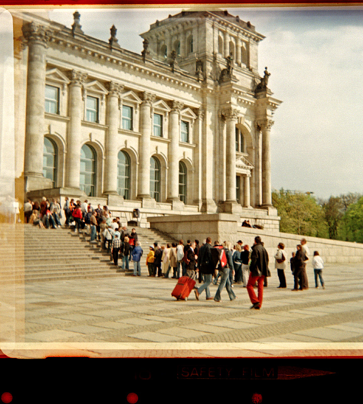 Neuer instamatischer Realismus - Menschenschlange am Reichstag