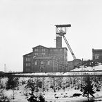 "Neuer Schacht" der ehemaligen Grube Stahlberg im Schnee (Müsen / Siegerland)