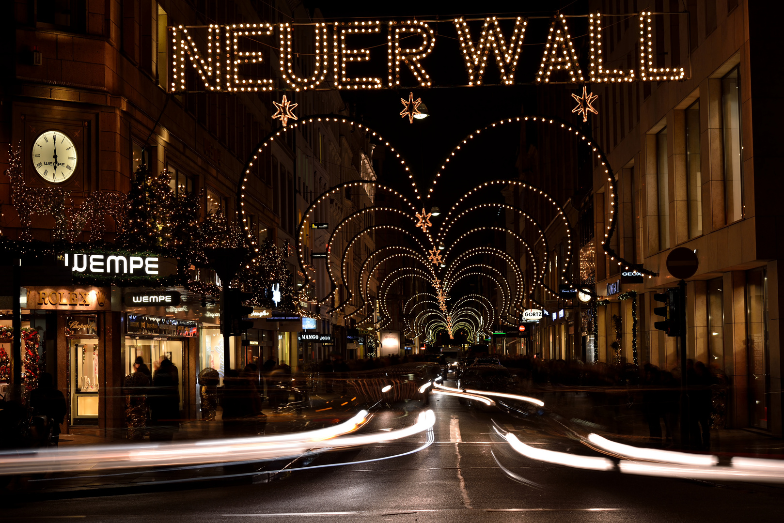 Neuer Wall weihnachtlich beleuchtet