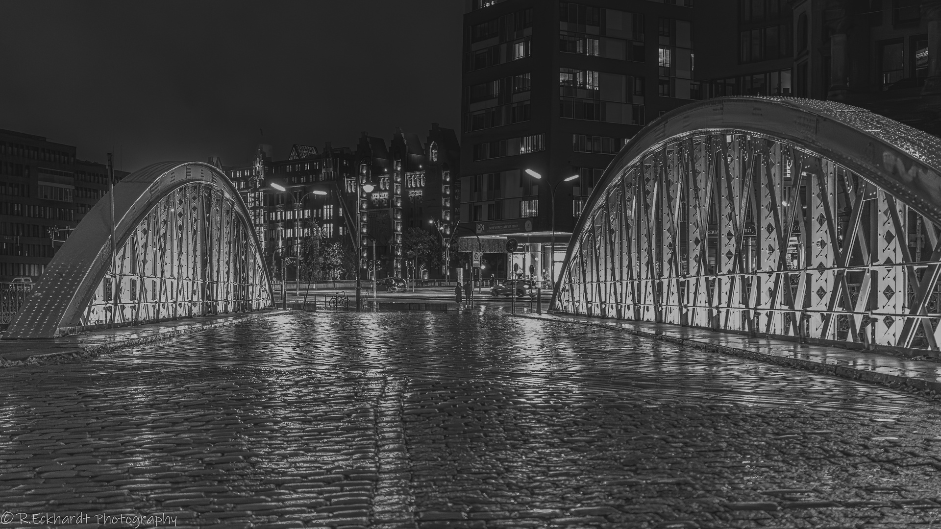 Neuerwegsbrücke im Regen 