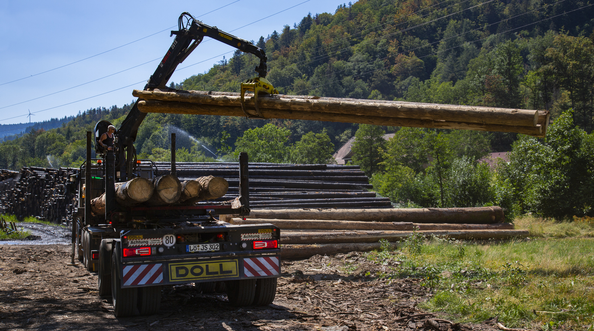 Neues Alt-Holz wird angeliefert