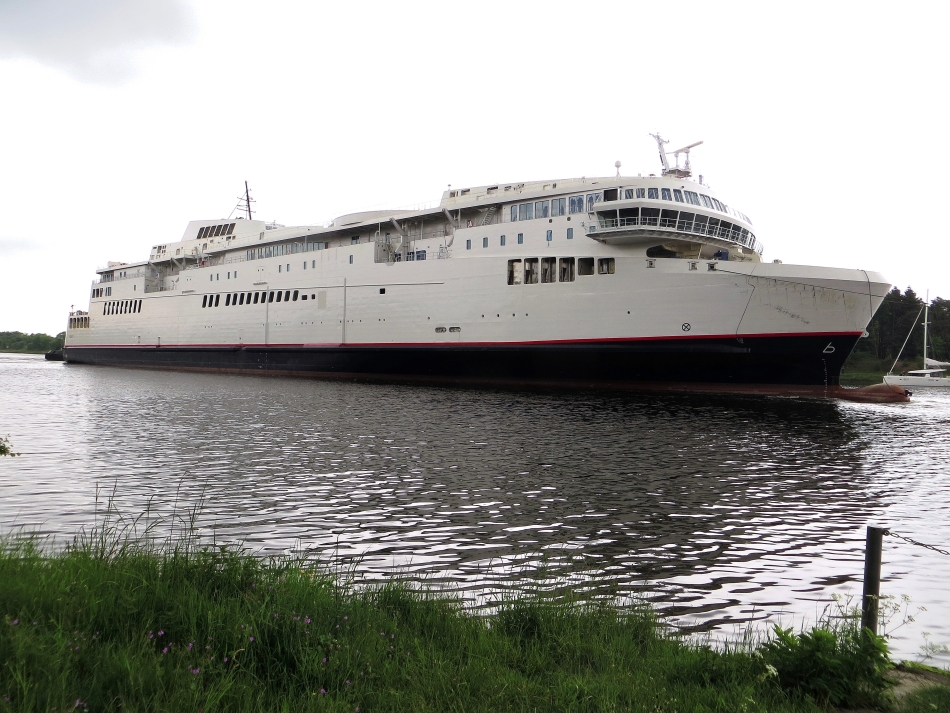 neues Fährschiff "Berlin" - 169 Meter Länge -