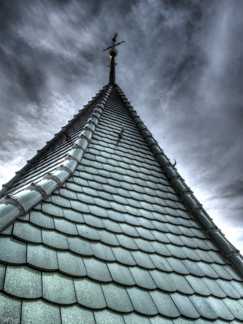 Neues Kirchturmdach mit Wetterhahn