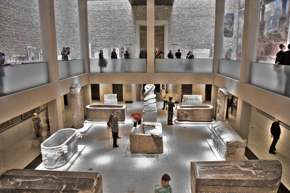 neues museum berlin, sarkophage im tiegeschoss, hdr