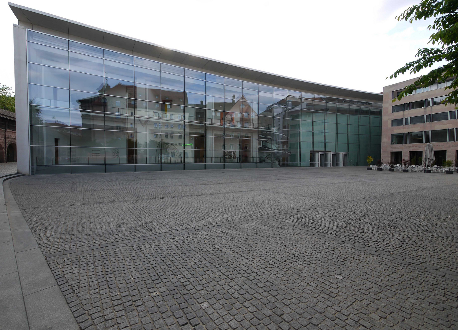 Neues Museum Nürnberg - Klarissenplatz - Glasfronten