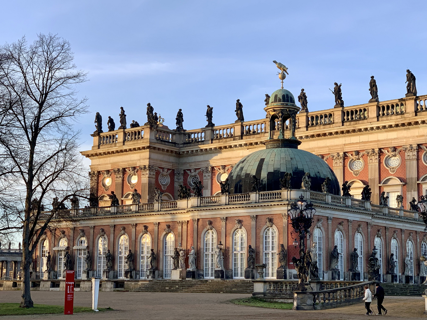 Neues Palais im Park Sanssouci im Winterlicht