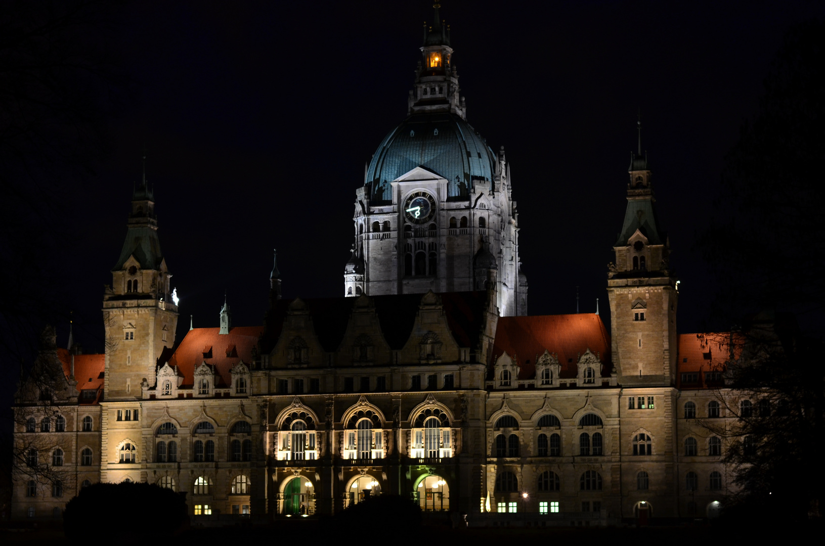 Neues Rathaus bei Nacht