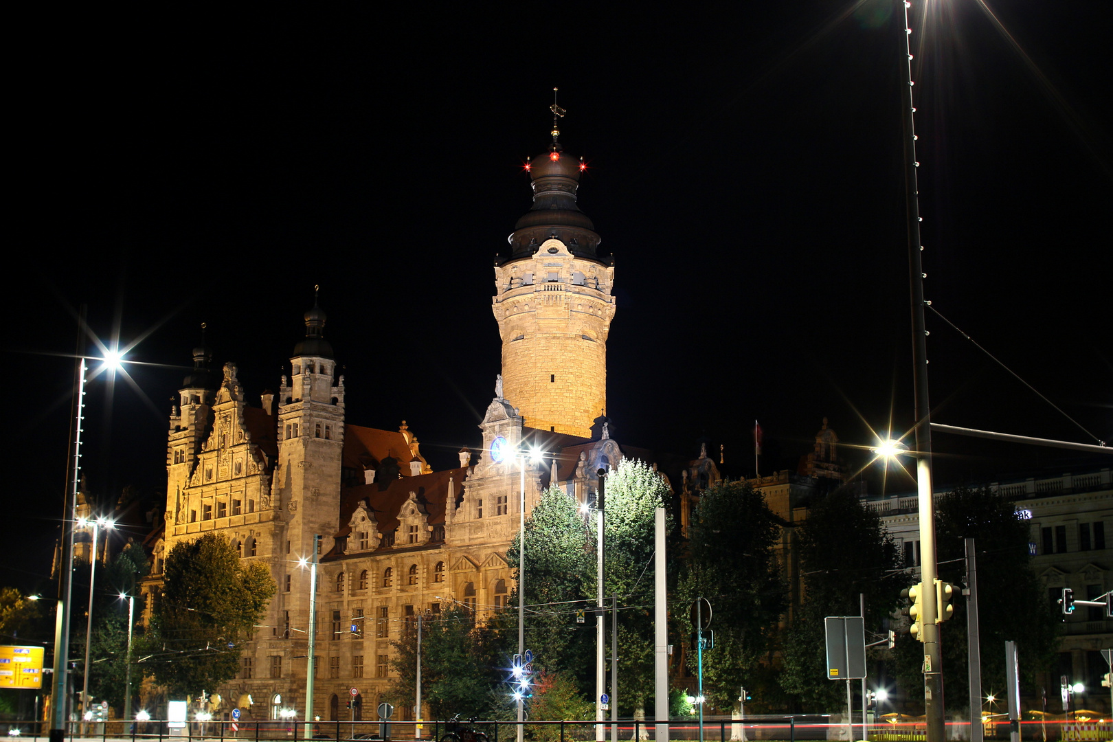 Neues Rathaus bei Nacht