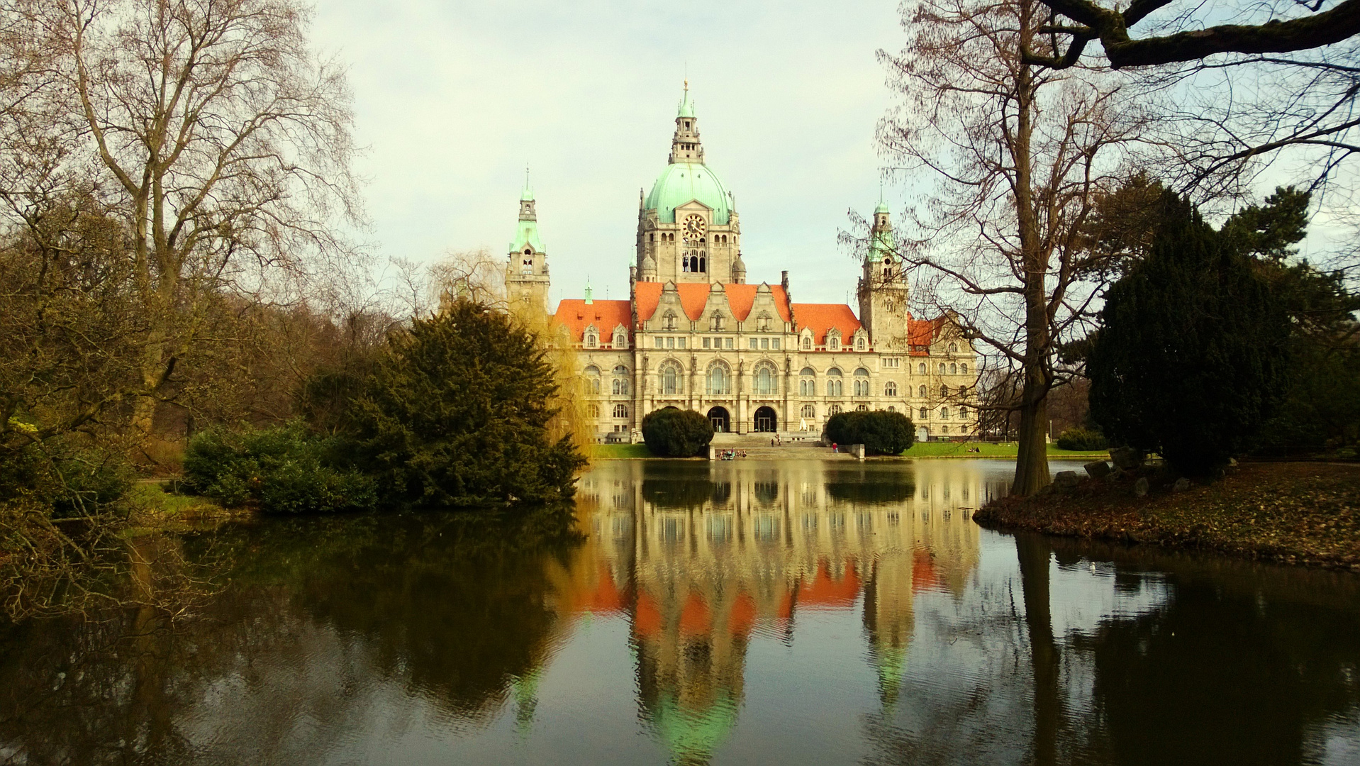 Neues Rathaus Hannover am Frühlingsanfang