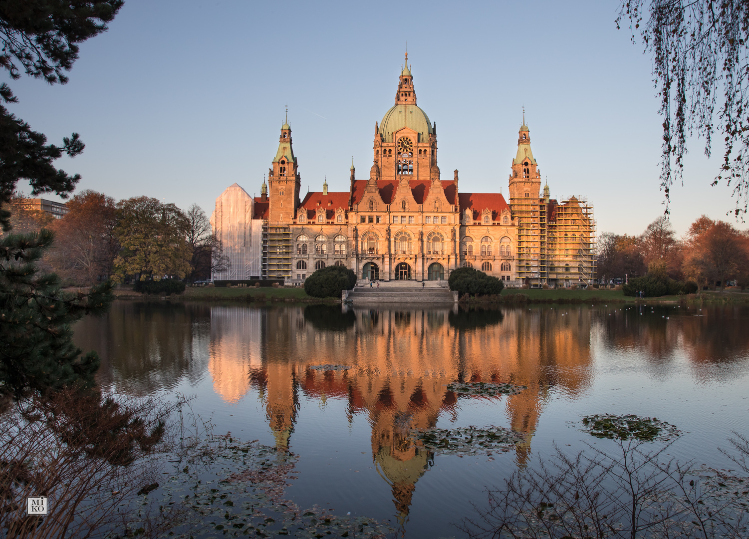 Neues Rathaus Hannover - gespiegelt