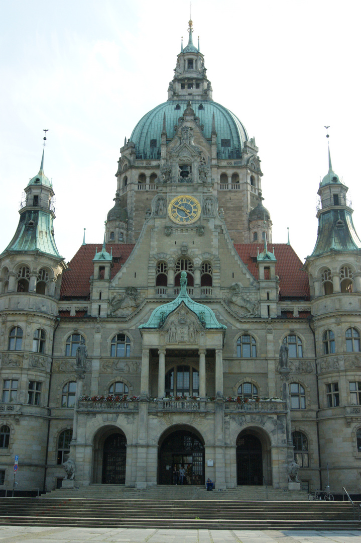 Neues Rathaus Hannover, Vorderansicht Mitte, Sommer 2011