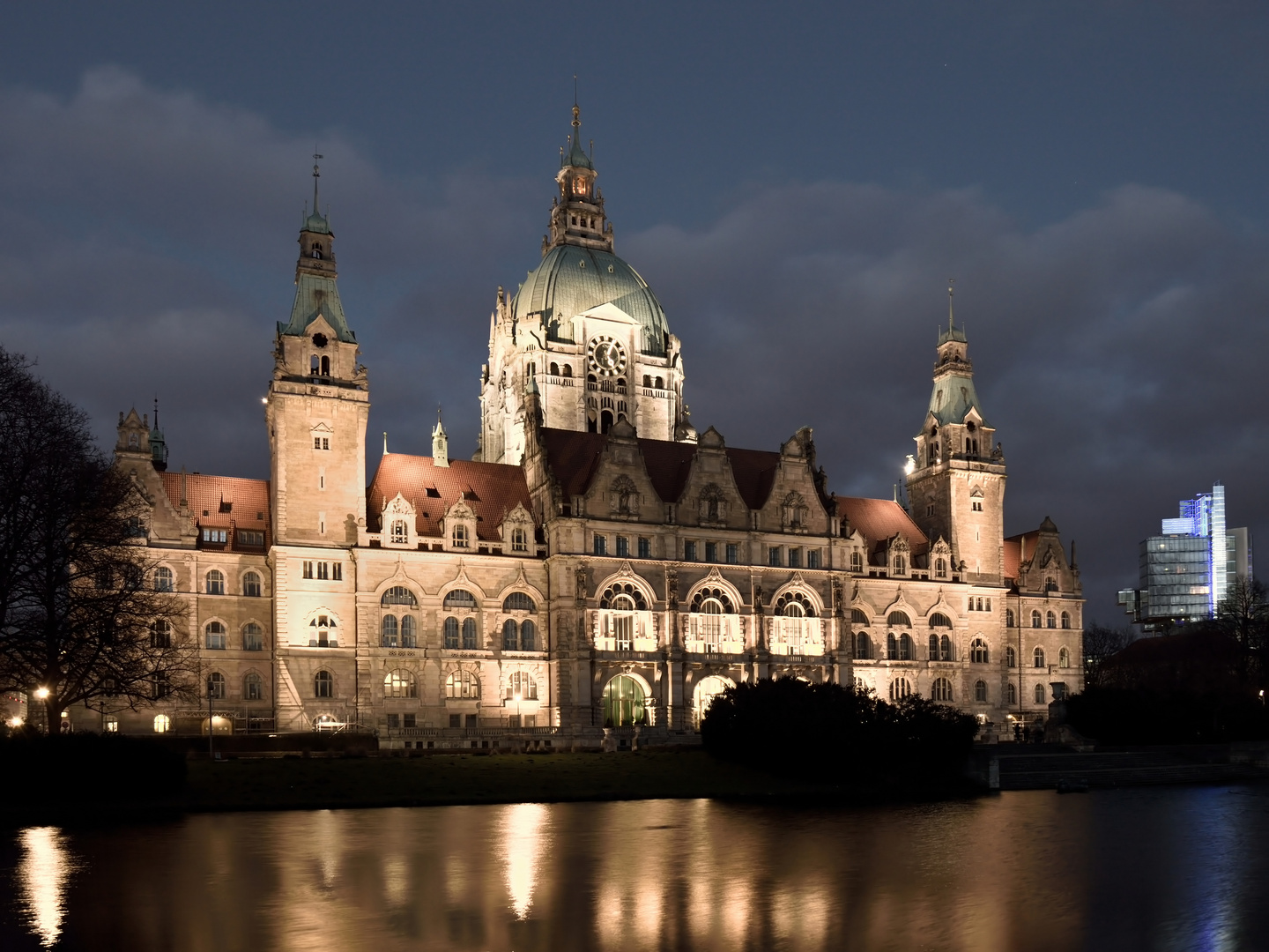 Neues Rathaus von Hannover am Winterabend Foto Bild Neues Rathaus von Hannover am Winterabend Foto Bild