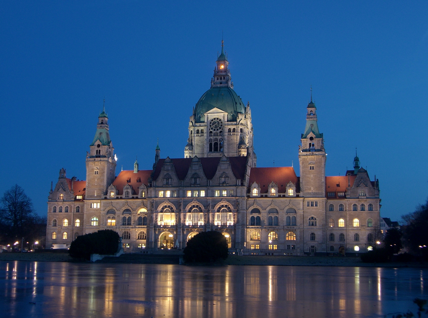 Neues Rathaus zur blauen Stunde