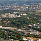 Neues RWE-Stadion kurz  vor der Eröffnung am 12. August 2012.  Dahinter die Kulisse der Essener City