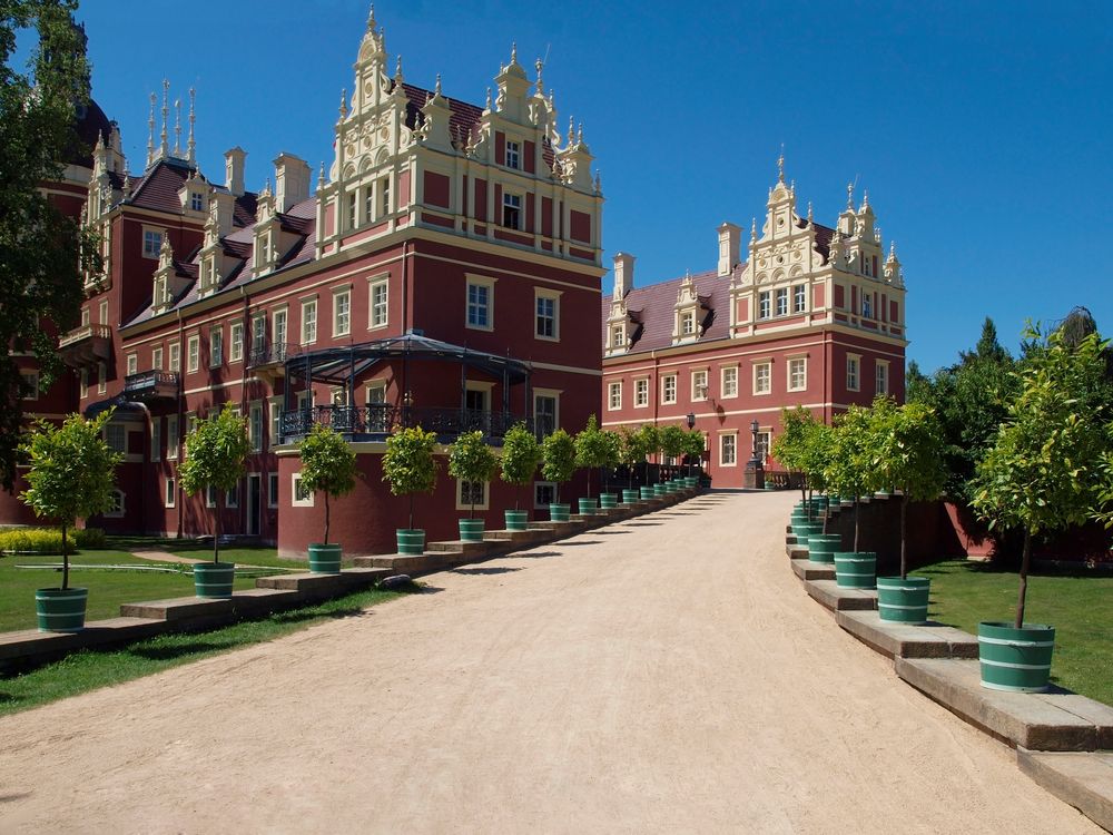 Neues Schloß im Fürst-Pückler-Park Bas Muskau von Matthias Clausen 