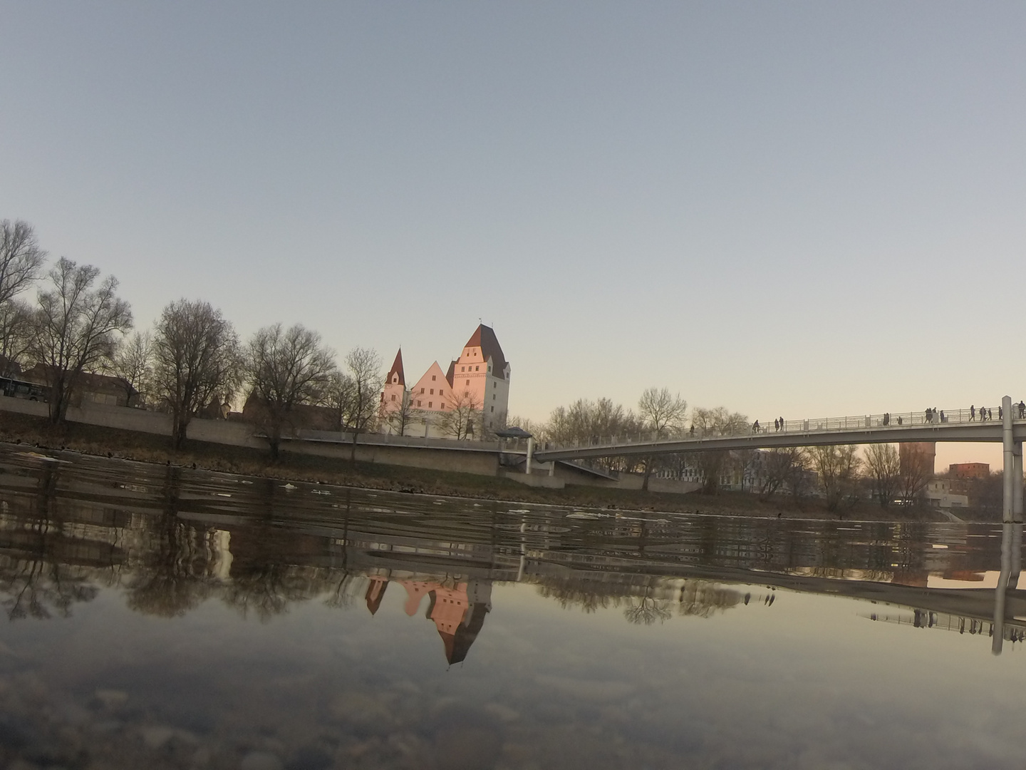 Neues Schloss in der Dämmerung