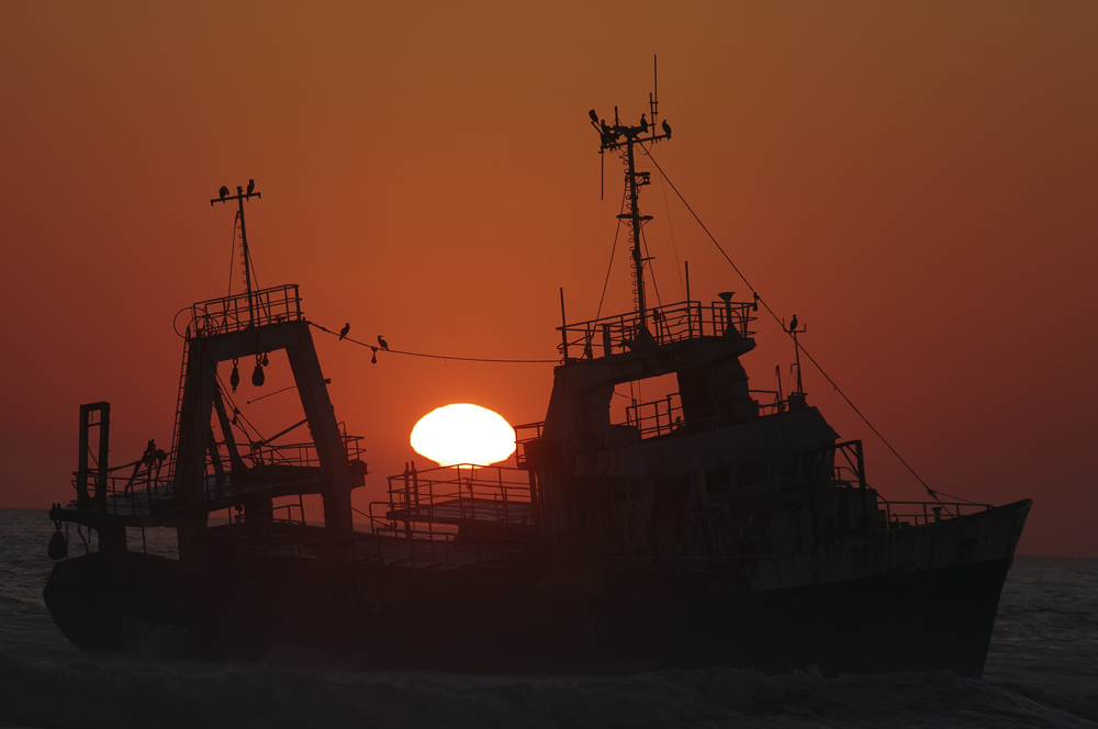 neues Wrack im Sonnenuntergang