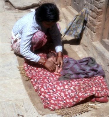 Neugeborenes Nepalesen Kind