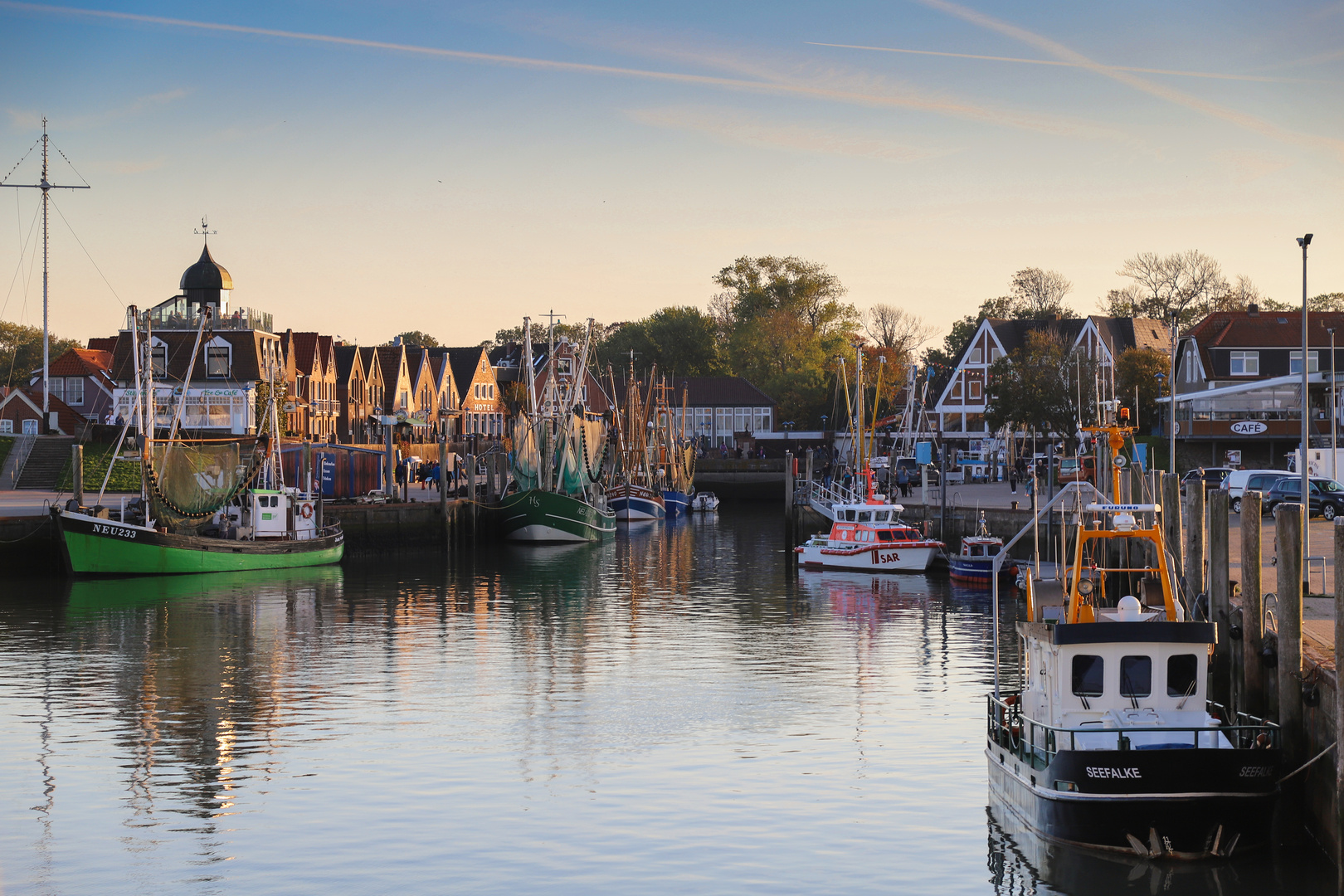 Neuharlingersiel Hafen