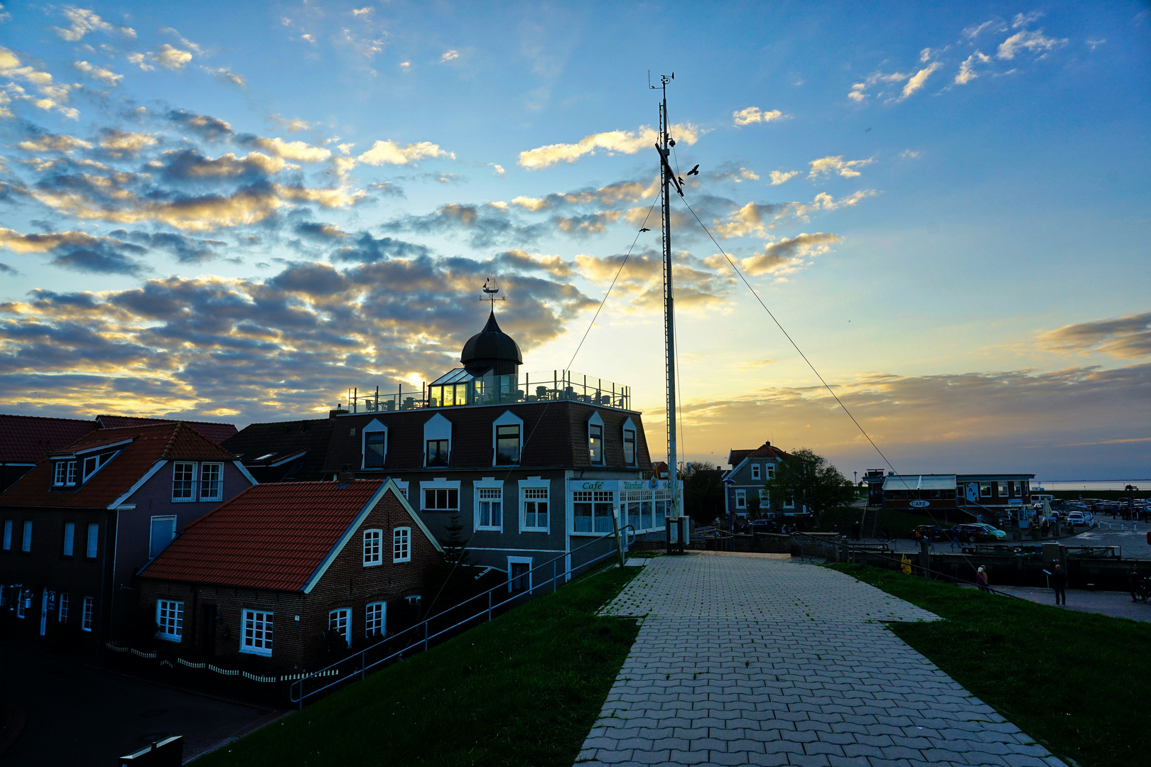 Neuharlingersiel zur blauen Stunde