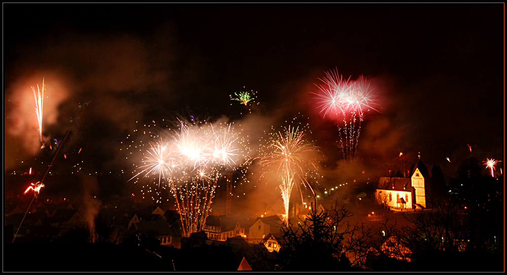 Neujahrs-Feuerwerk in Rhens am Rhein