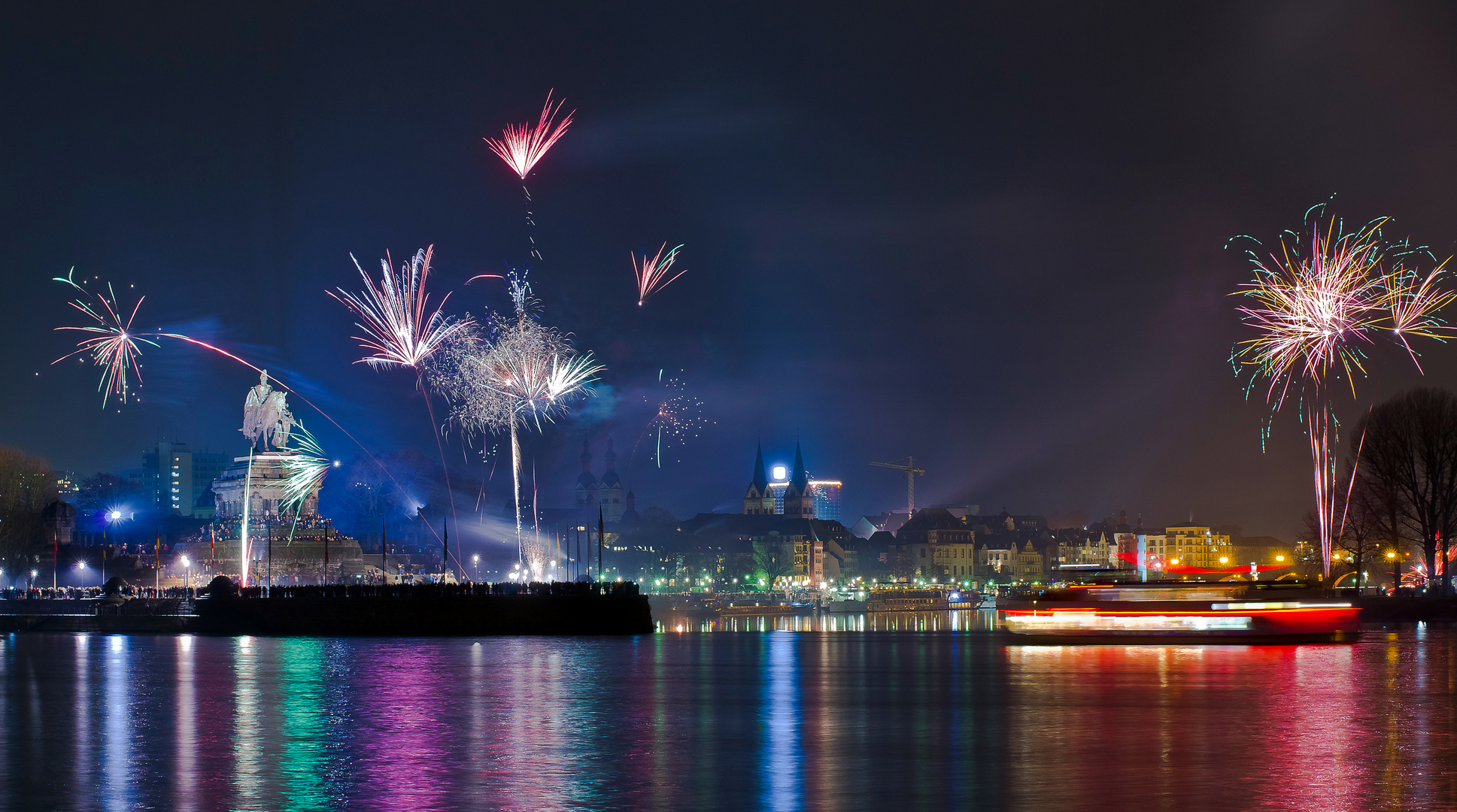 Neujahrsfeuerwerk 2019 an der Moselmündung