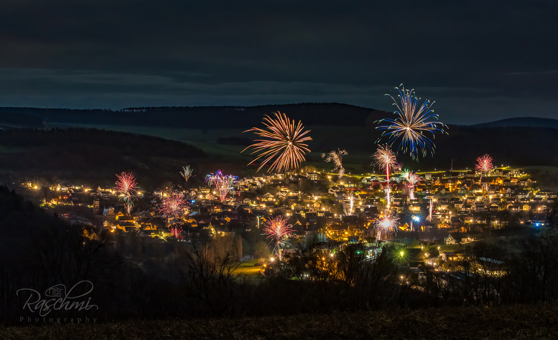 NEUJAHRSFEUERWERK ÜBER REICHOLZHEIM