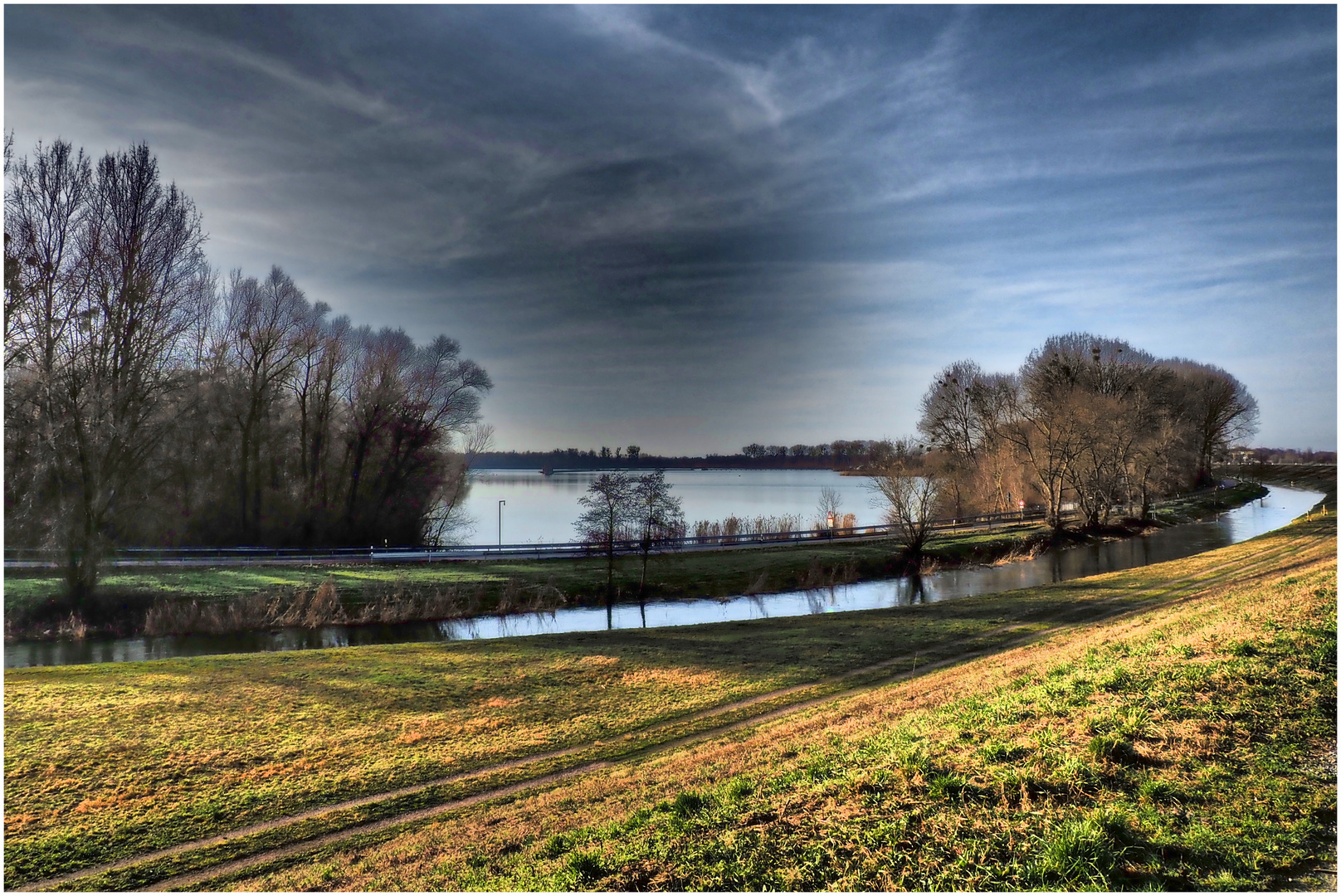 Neujahrsspaziergang am Rhein