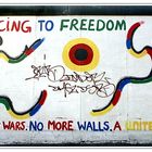 Neujahrswünsche aus Berlin: No More Wars. No More Walls. A United World.