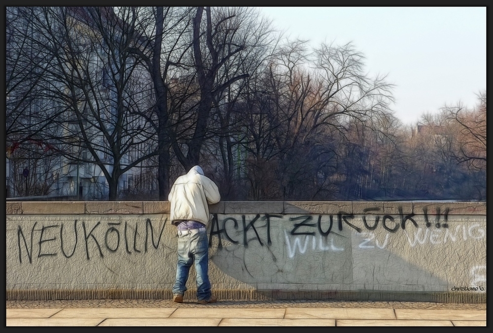 neukölln [.]ackt zurück