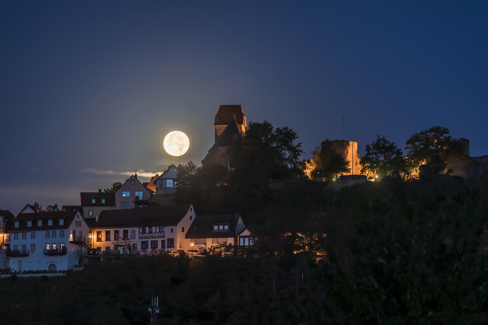 Neuleiningen im Vollmondlicht